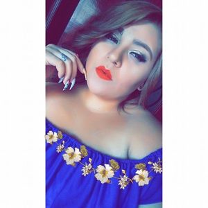 Meet your Posher, Icela